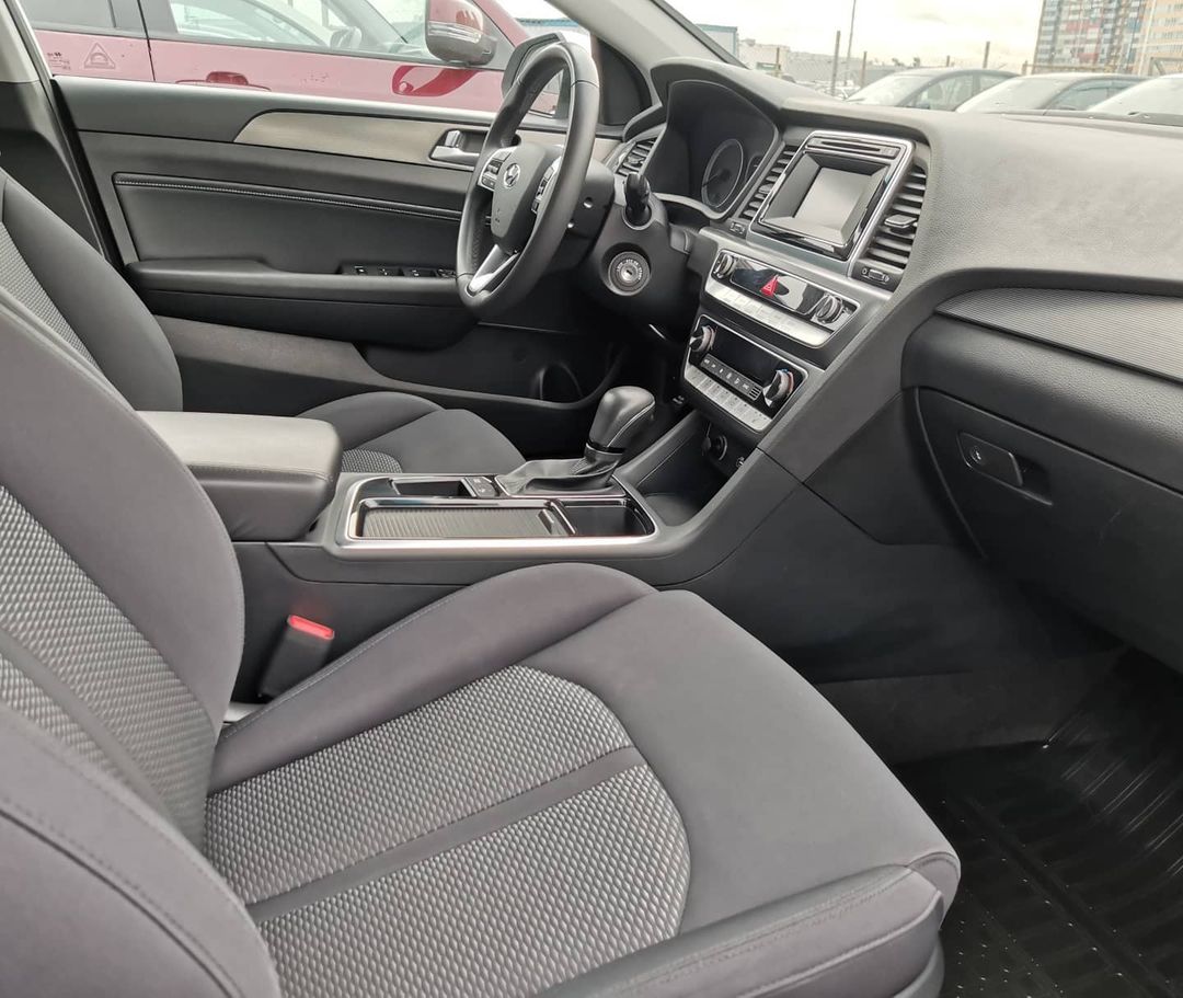 Hyundai Sonata не бит не крашен.